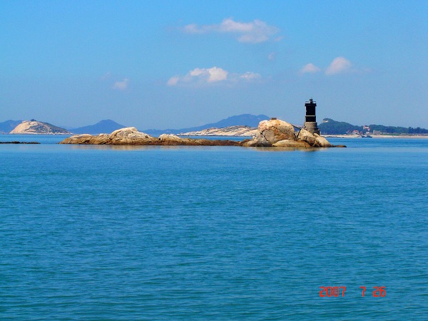 东山湾的“门口礁”，出去不远就是台湾海峡
